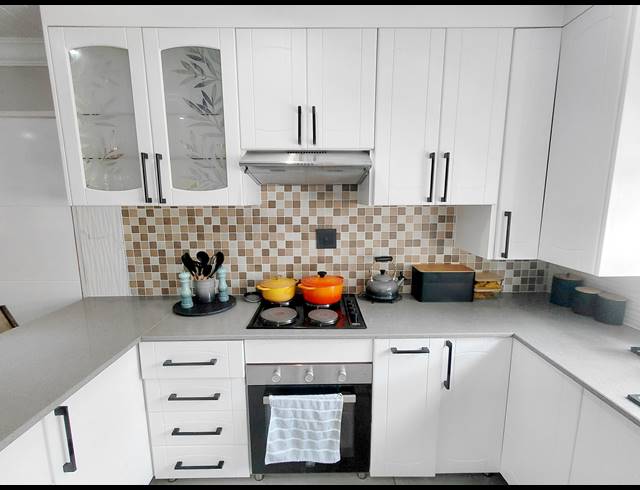 5 BEDROOM FREESTANDING FOR SALE IN FLORA PARK